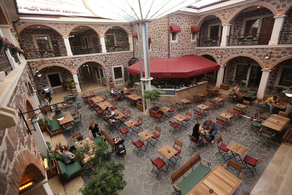 L'agora Old Town Hotel & Bazaar 30/35