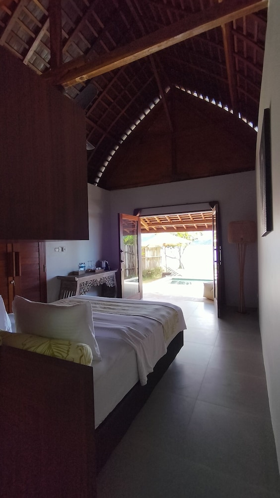 EXCLUSIVE, SUITE, KING BED, OCEAN FRONT, PRIVATE POOL