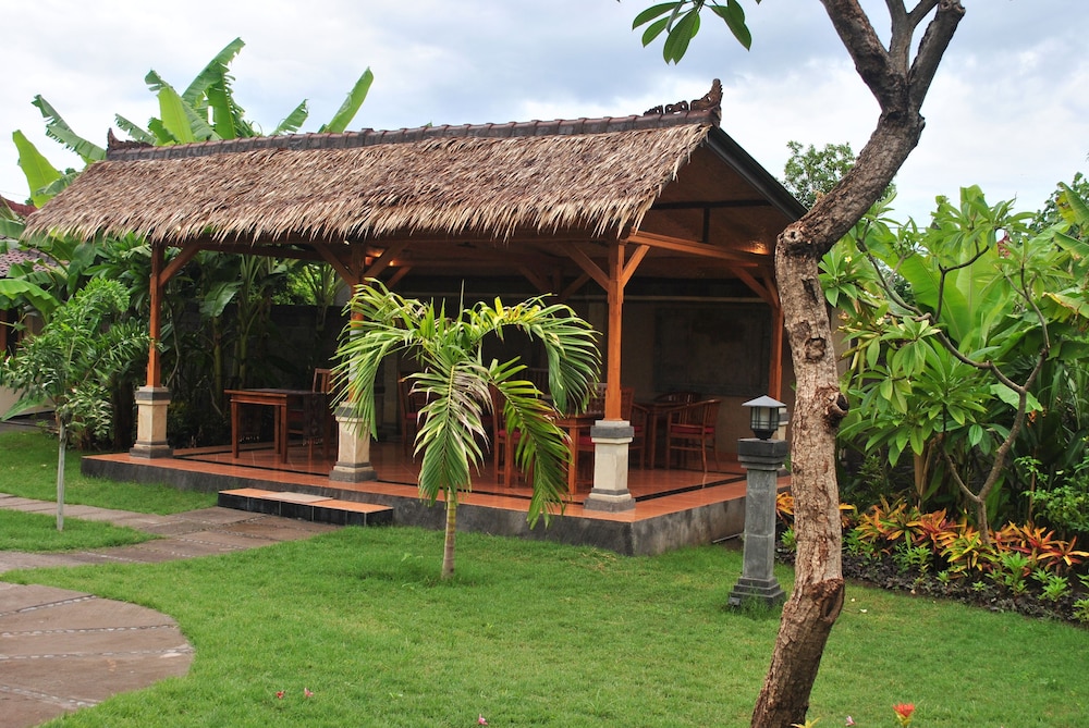 Trijaya Guest House 67/72
