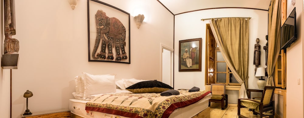 2 BEDROOMS, LUXURY, TRIPLE, KING BED, CITY VIEW, EXECUTIVE LEVEL