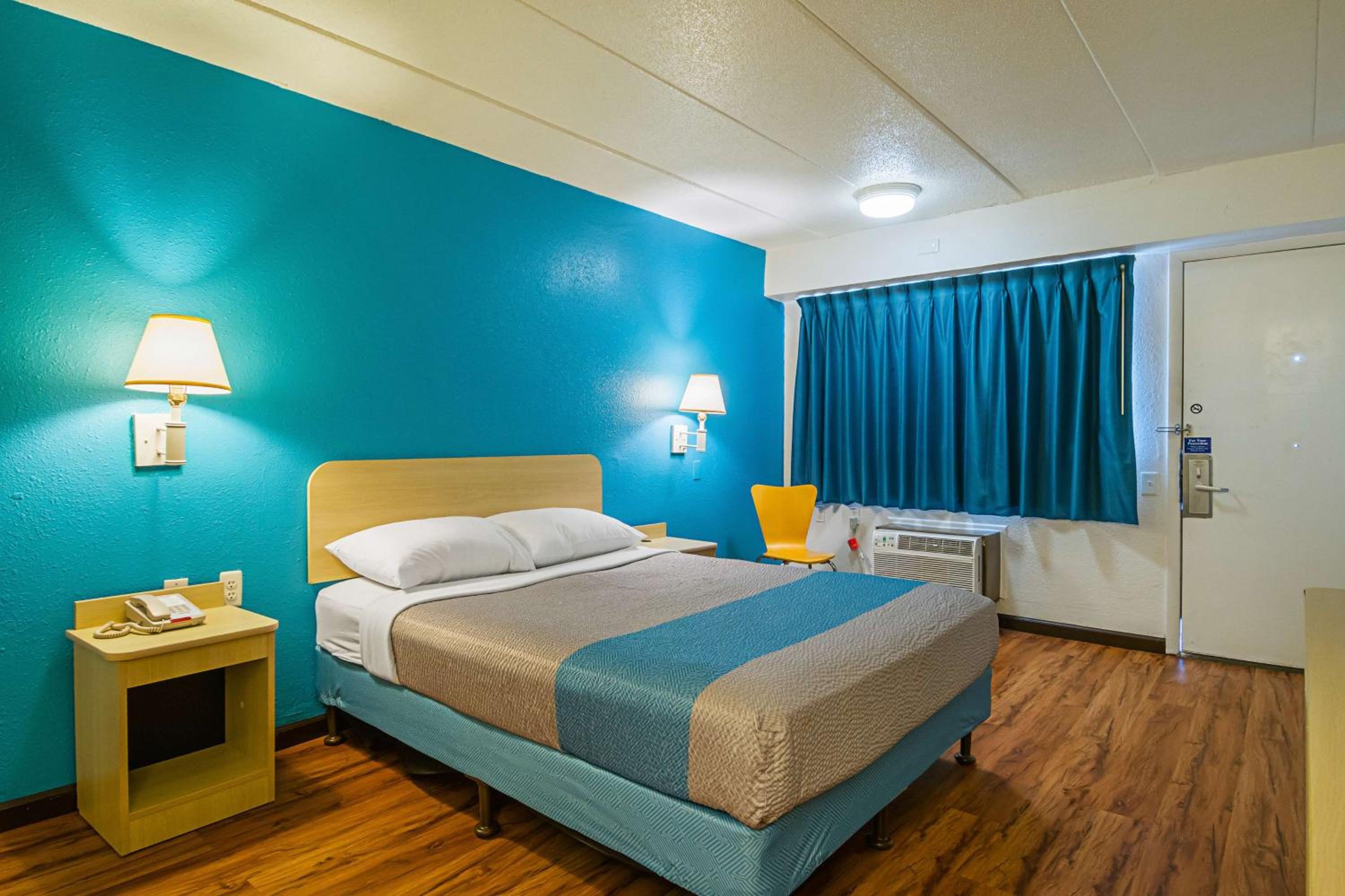 1 QUEEN BED -