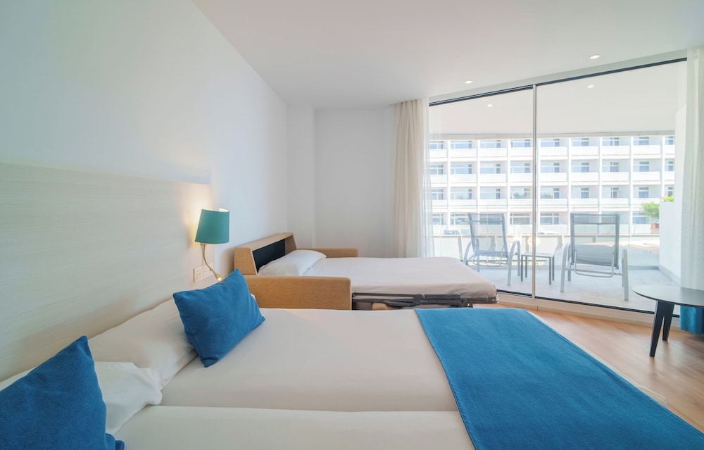 ROOM, TRIPLE