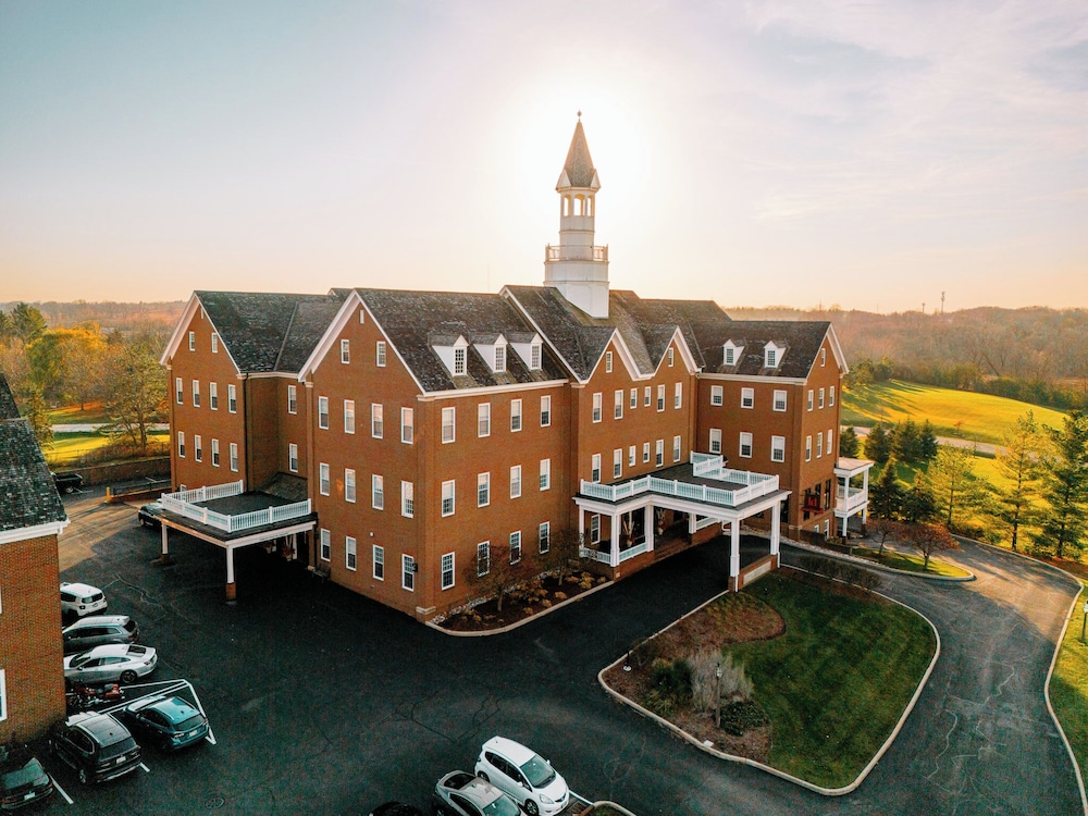 The Delafield Hotel 1/50