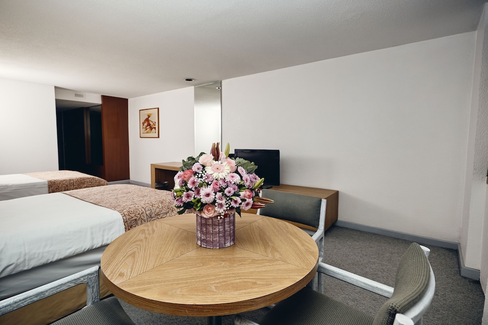 Del Prado Hotel 67/69
