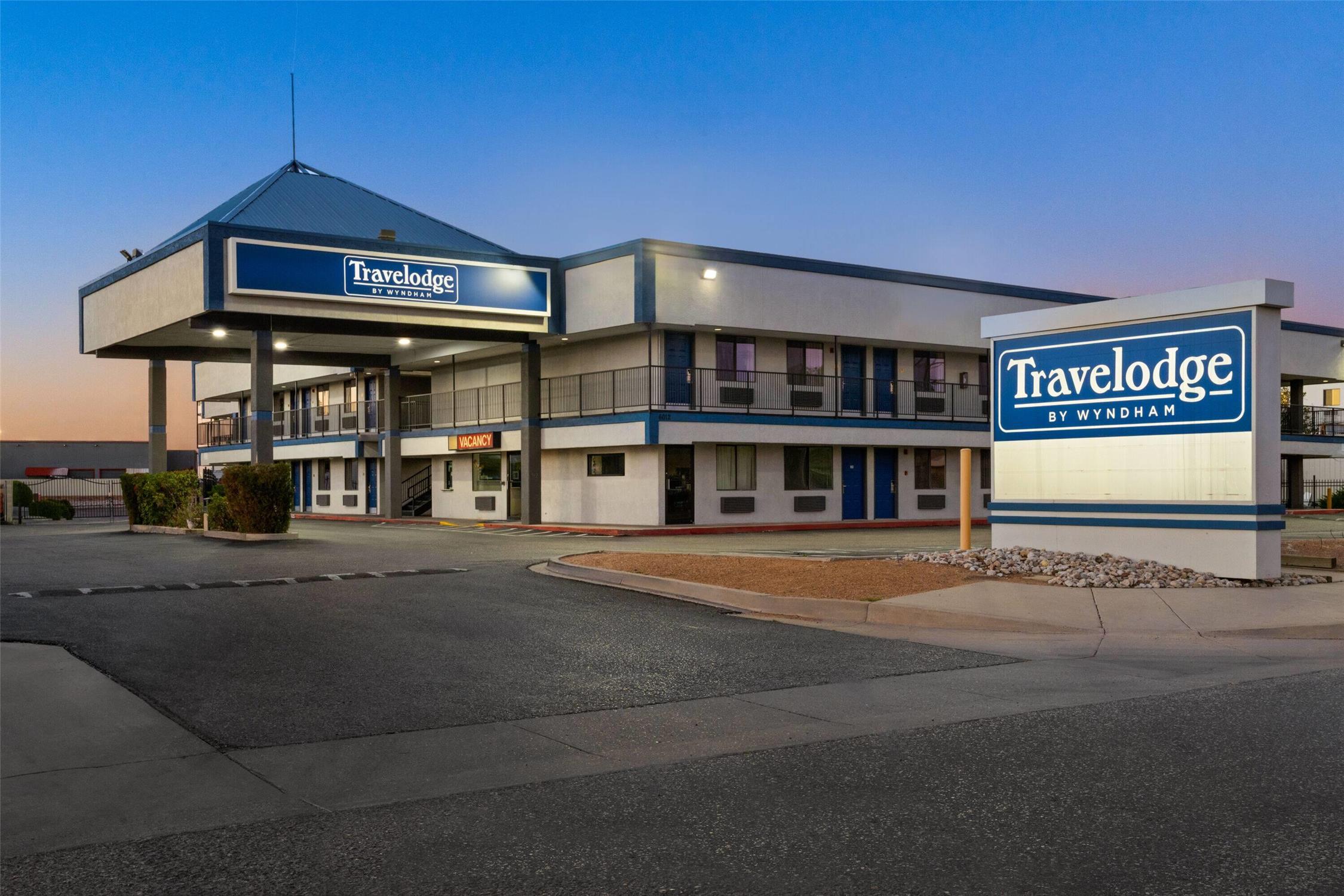 Travelodge by Wyndham Albuquerque West 2/8