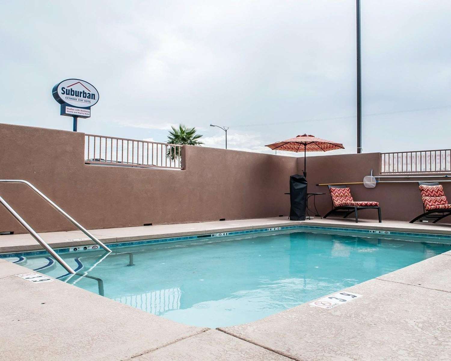 Suburban Studios Alamogordo 6/10