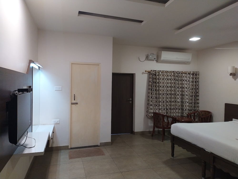 HOTEL SOWNTHARIYAM 15/30