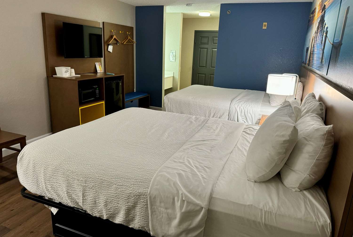 Days Inn by Wyndham Sarasota I-75 5/15