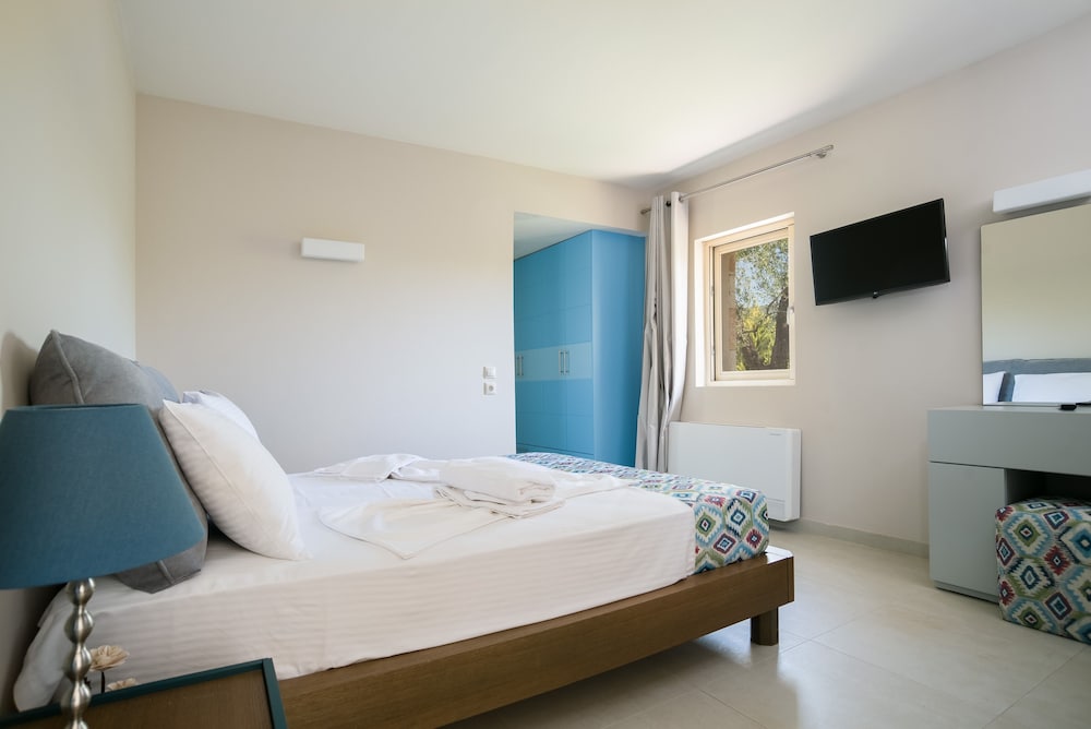 THREE STARS BEACH HOTEL 13/60