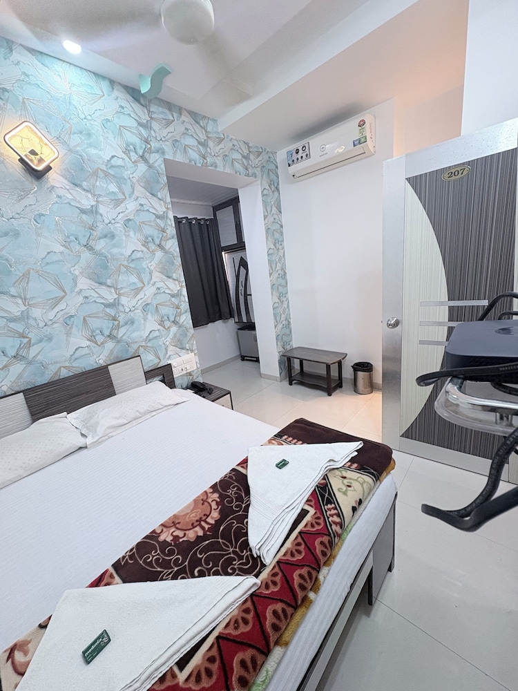 Hotel Broadway Colaba Mumbai 26/50