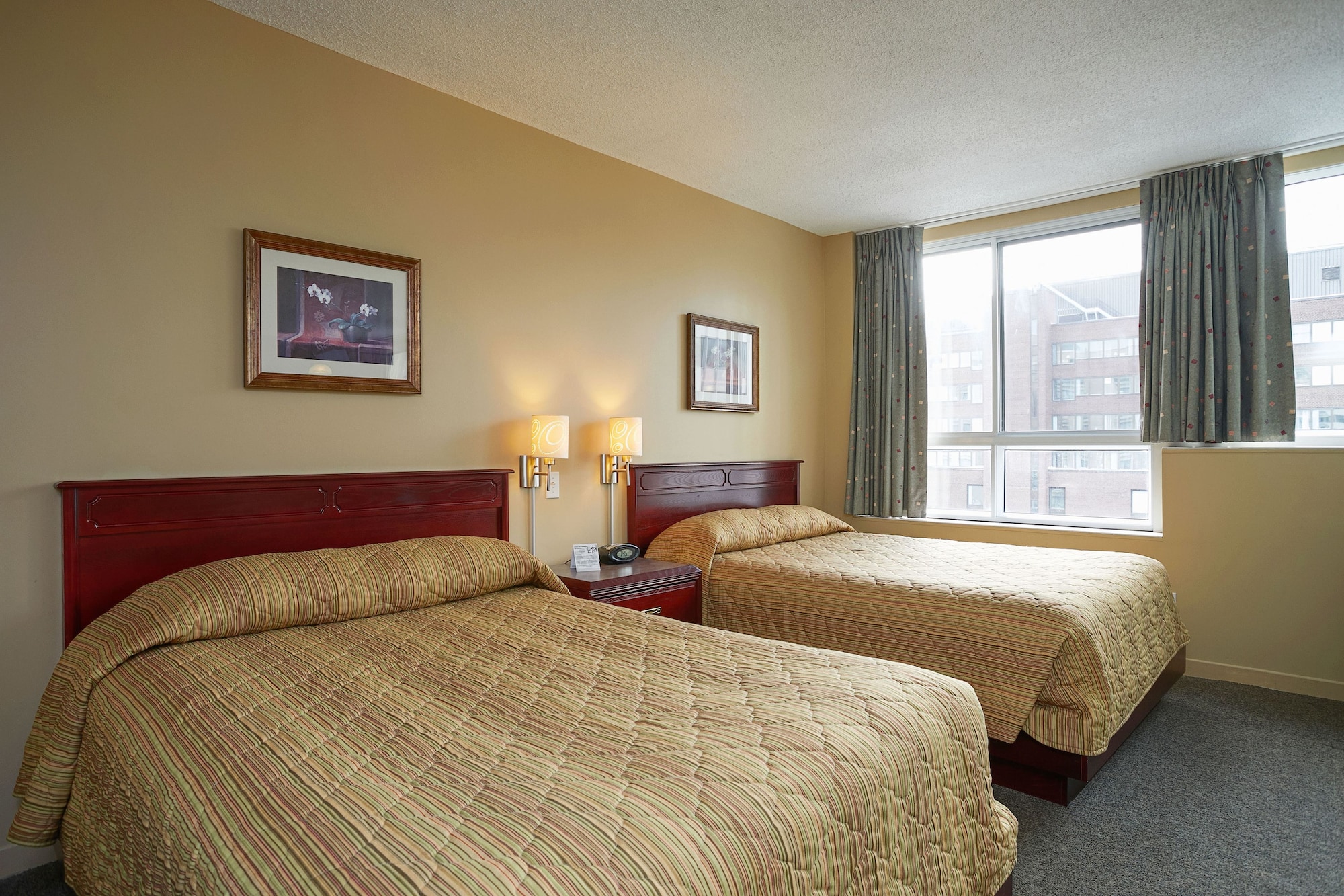 STANDARD, 2 QUEEN BEDS