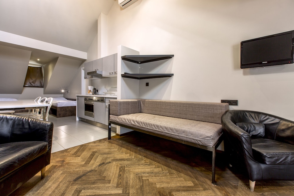 Sophie Apos S Hostel 51/71