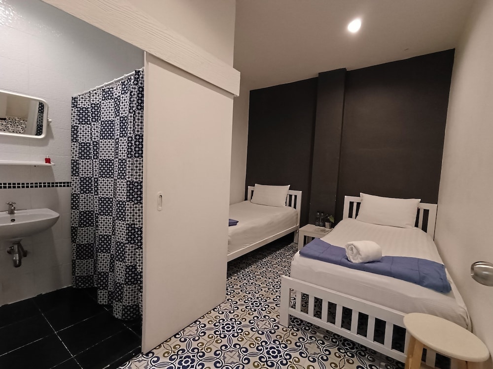 BASIC, TWIN BEDS