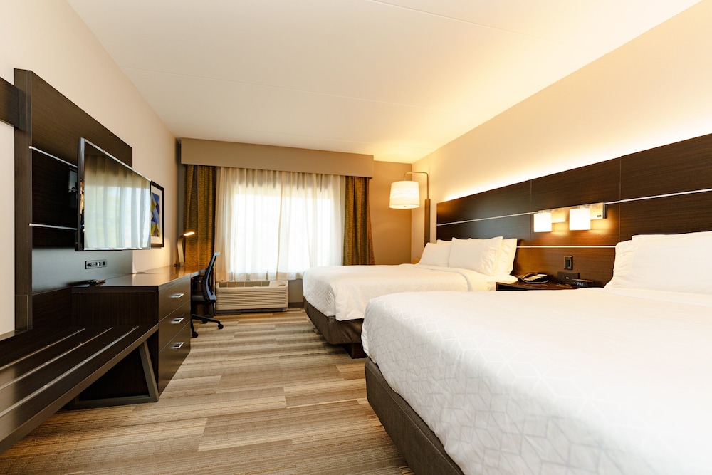 Holiday Inn Express & Suites Franklin - Berry Farms 21/77