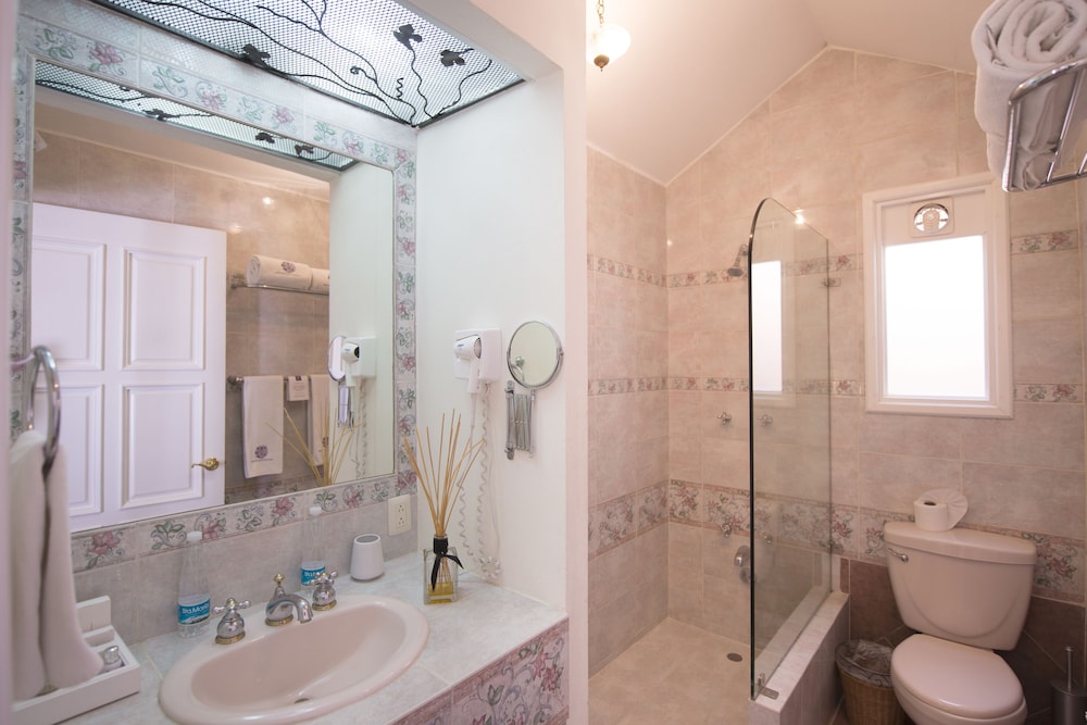 Casa Bonita Hotel and Luxury Residence 48/50