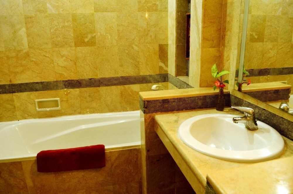 Nirmala Hotel And Convention Centre 38/66