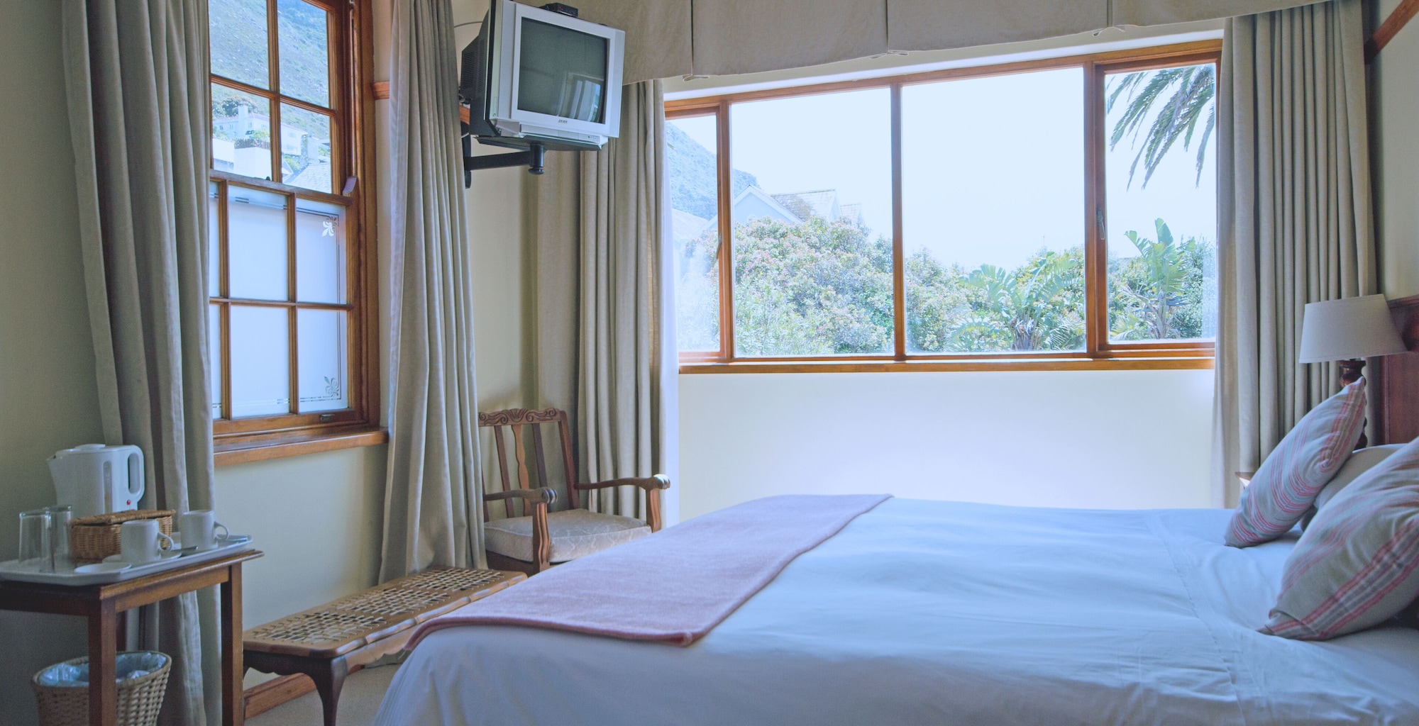 Medium, Nautilus, King Bed, Mountain or Sea View