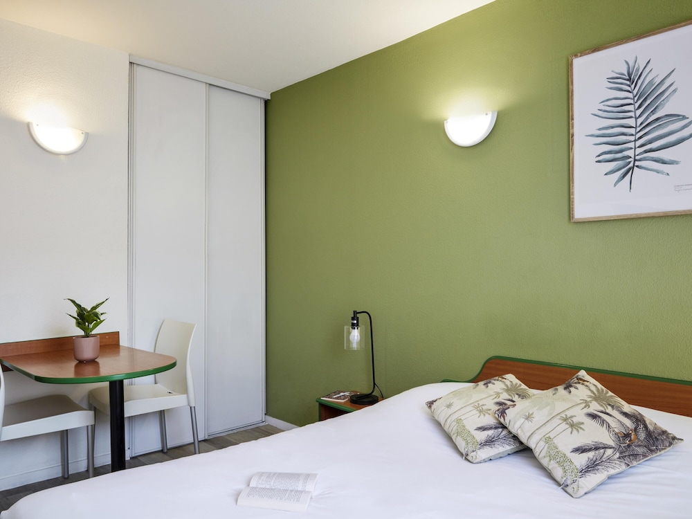 Adagio Access Bordeaux Rodesse 6/32