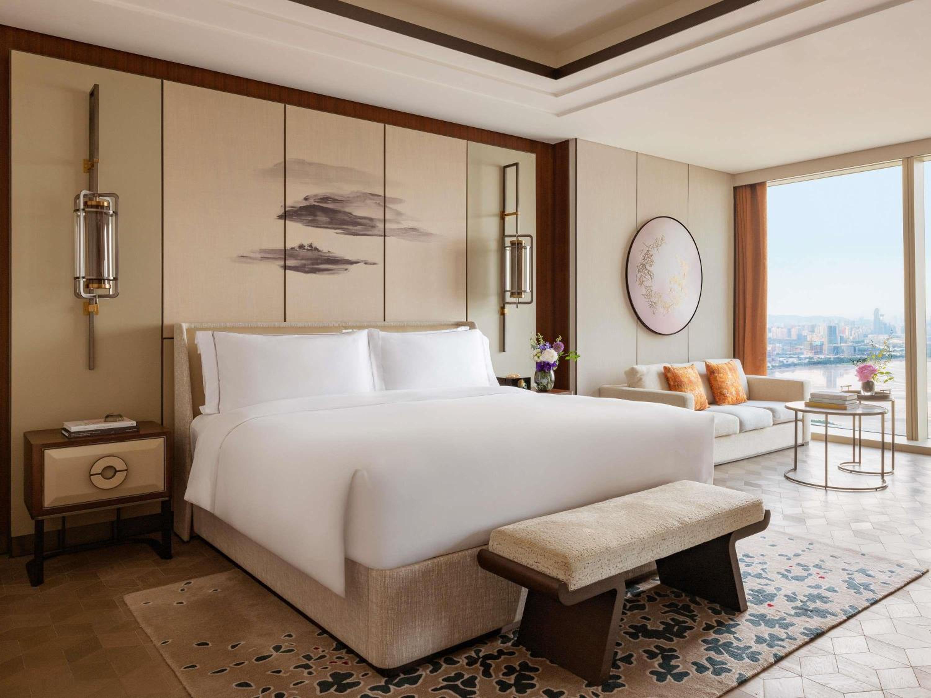 AMBASSADOR, SUITE