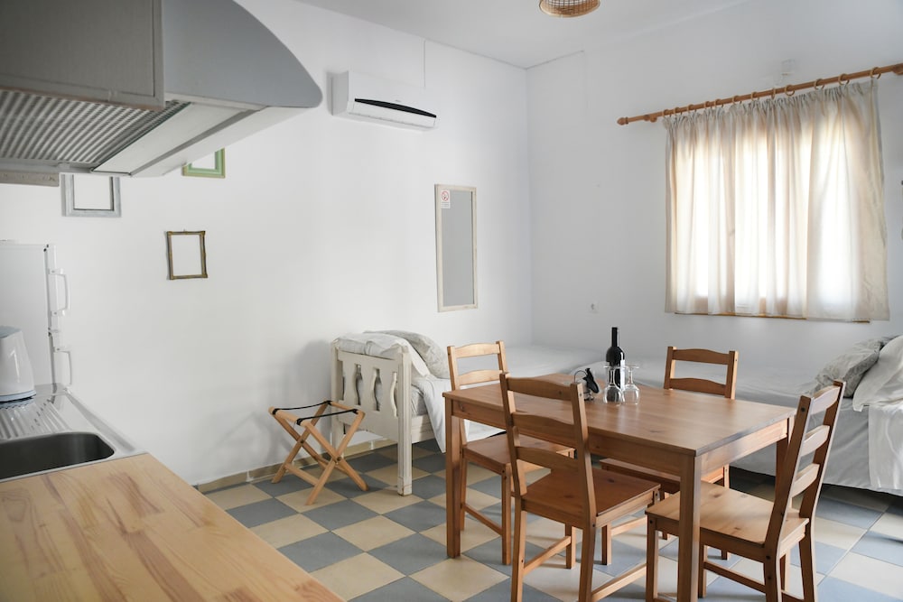 Panorama Studios & Apartments 46/66