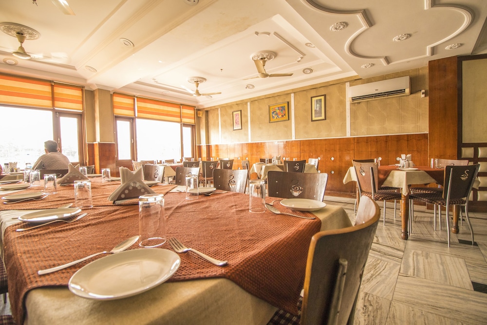 HOTEL JHANVI DALE 24/29
