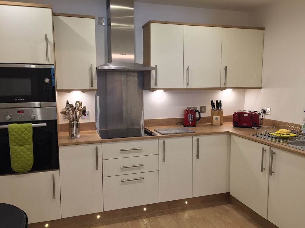 Inverness City Suites 8/50