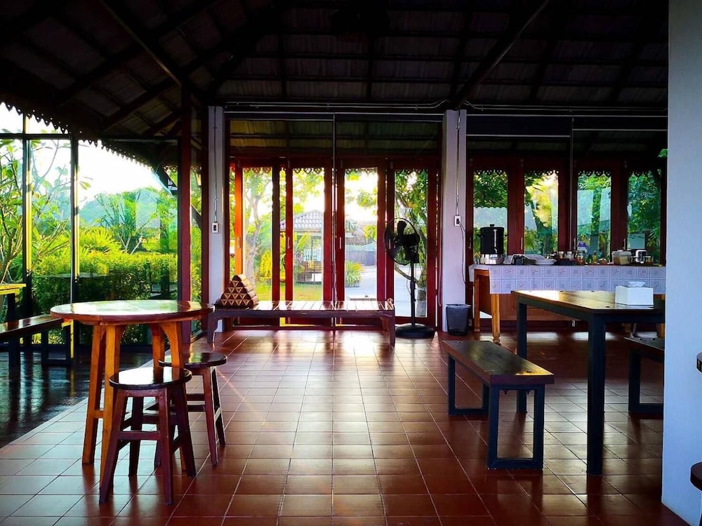 Khum Nakhon Hotel 28/47
