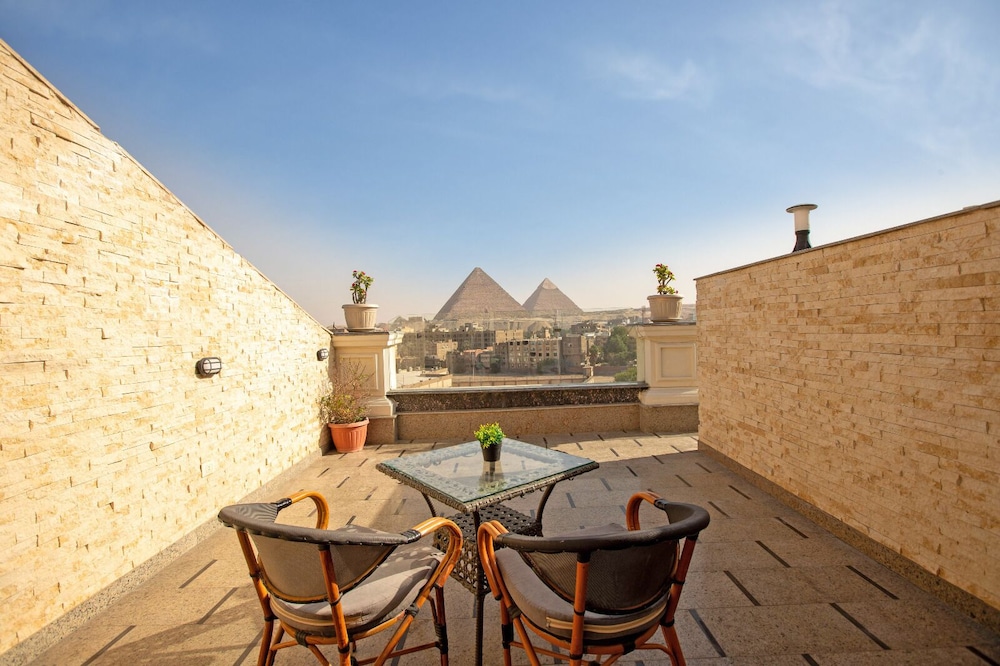 Pyramids Yard Hotel 51/57