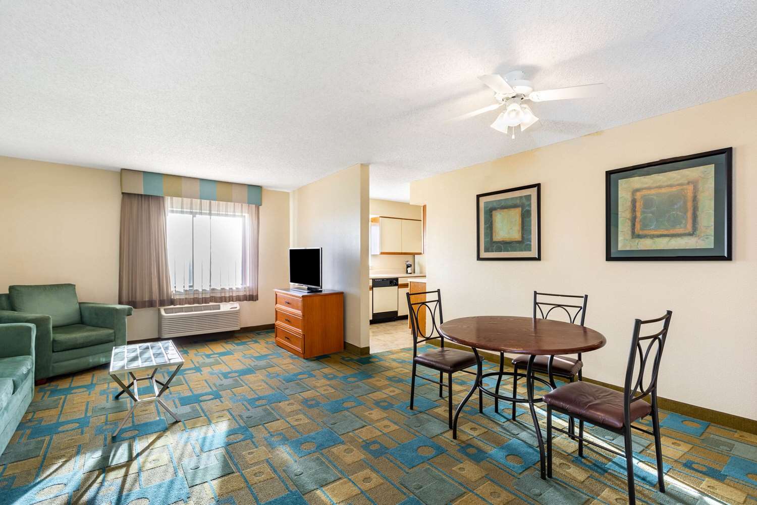 La Quinta Inn & Suites by Wyndham El Paso East 25/37