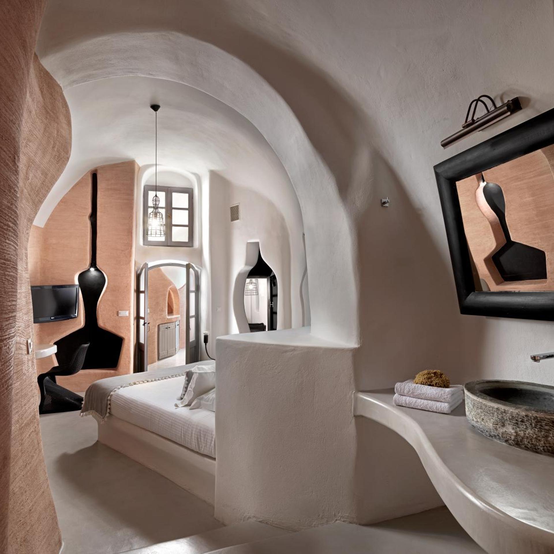 Interior, Villa, Caldera View, Outdoor Jetted Tub, with Pool، Tholos Resort 3/4