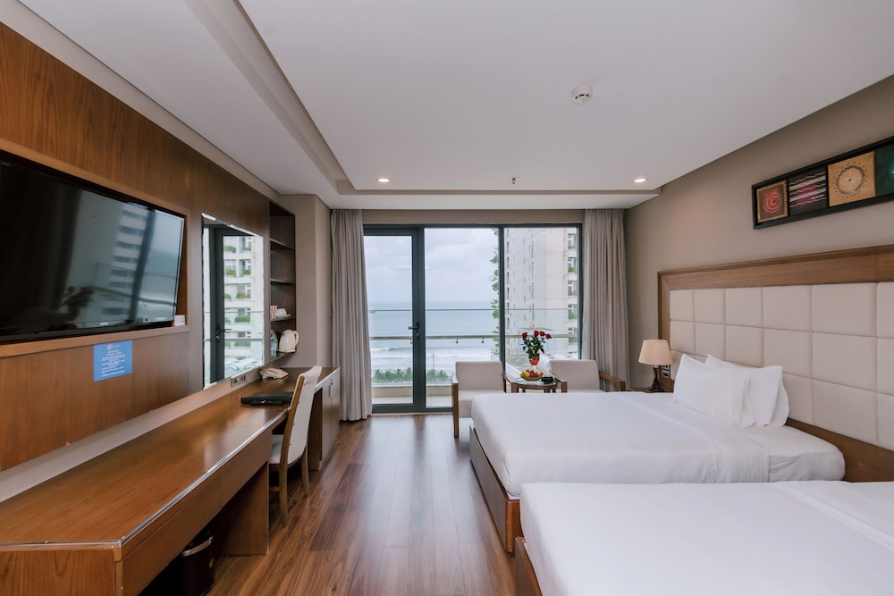 DELUXE, OCEAN VIEW, BALCONY
