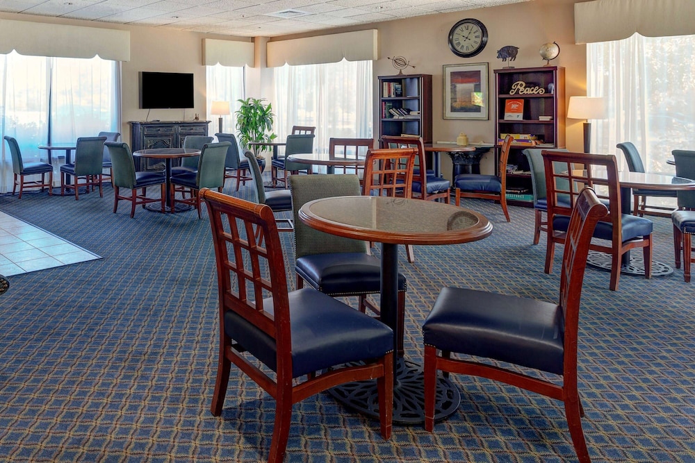 Hotel Amherst Hadley 17/18