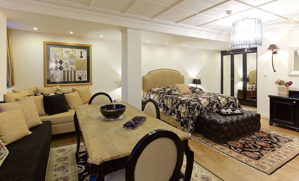 Zagori Suites 59/72
