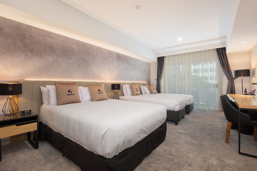 Jephson Hotel Apartments 12/53