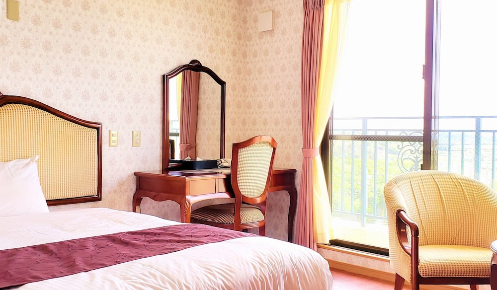 Hotel Castle Village Miyakojima (ex. Miyakojima Onsen Hotel) 10/37