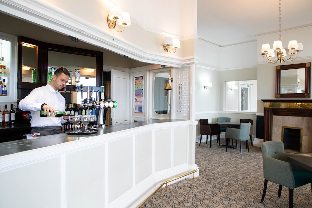 Marine Hotel 10/64