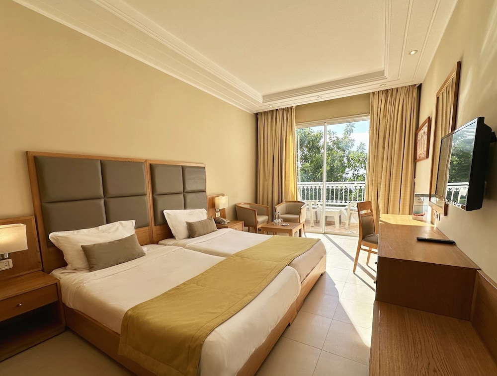ROOM, DOUBLE BED