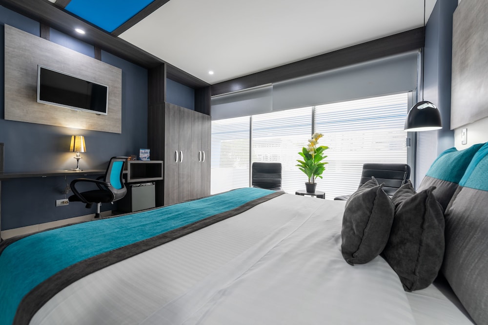 HOTEL BLUE CONCEPT 13/65