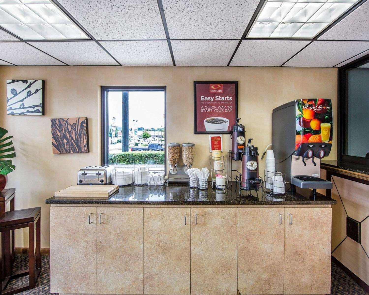 Econo Lodge Knoxville North 4/8