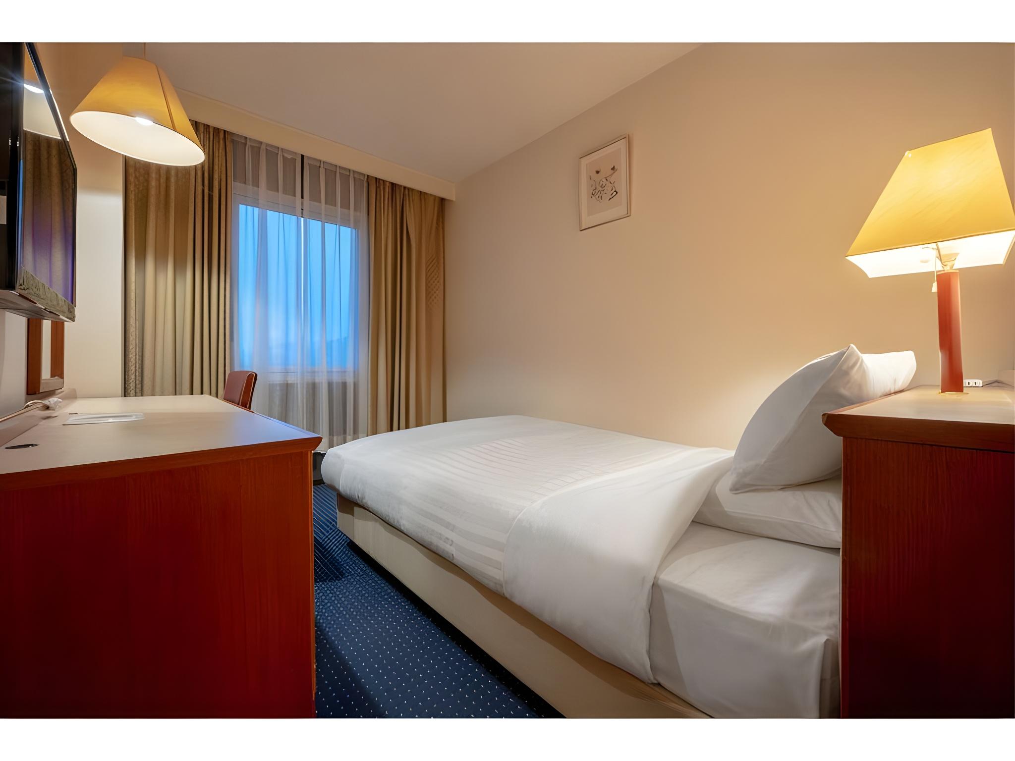 Semi Room, Standard, Semi Double Bed