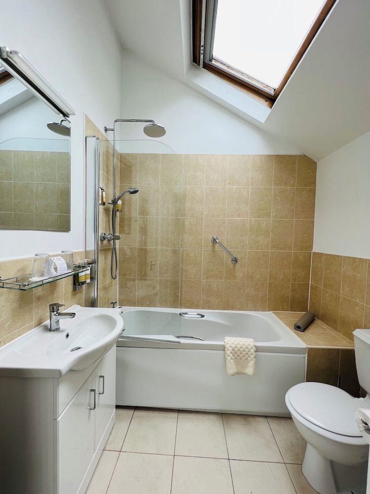 Cottage Lodge Hotel 46/50