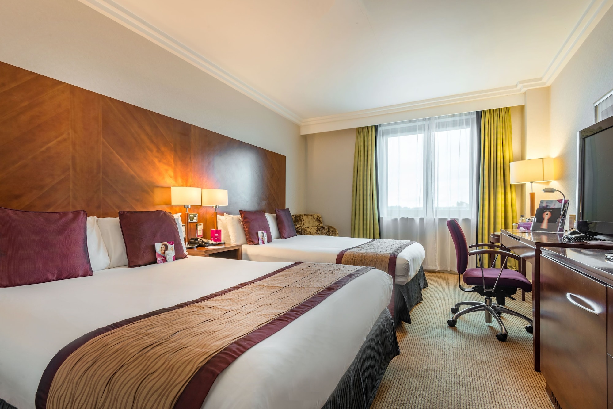 STANDARD, 2 DOUBLE BEDS, LAKE VIEW