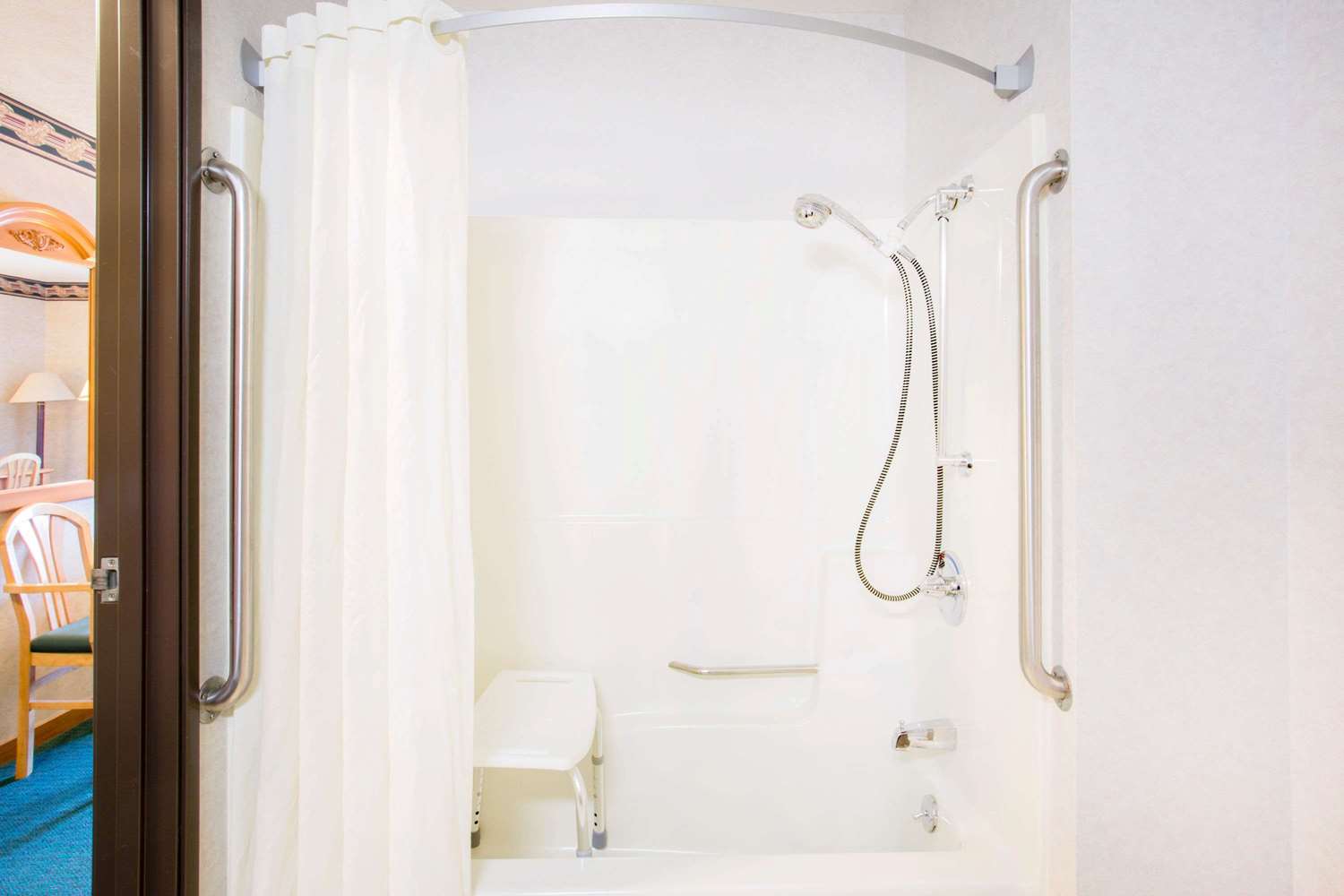 Burgundy Inn & Suites 4/5