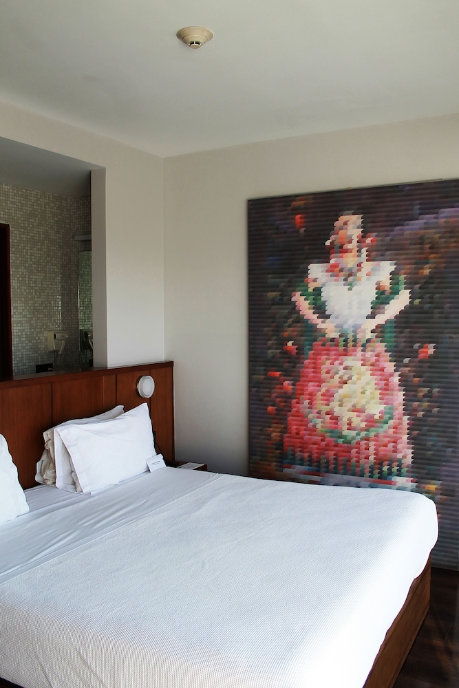 غرفة ديلوكس بسرير كينج بشرفة، Ikonik Hotel Puebla 4/10