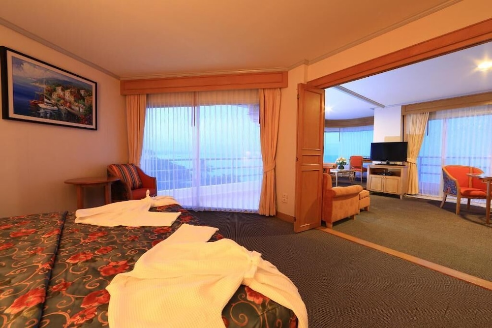 Khanom Golden Beach Hotel 28/59