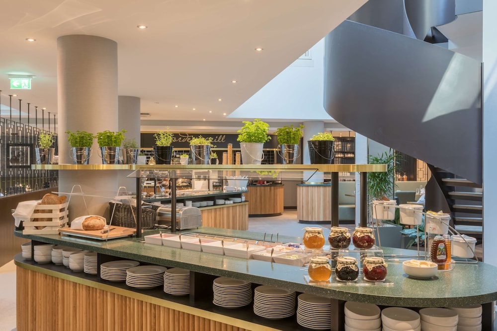 HILTON GARDEN INN FRANKFURT CITY CENTRE 42/56
