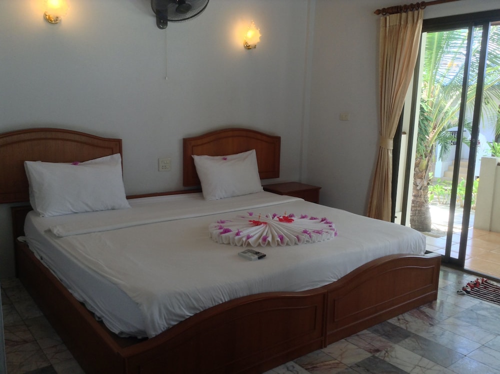 Marina Beach Resort 34/65
