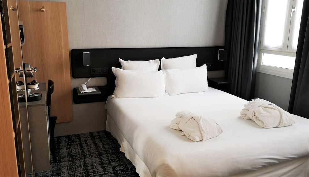 CLUB, DOUBLE BED