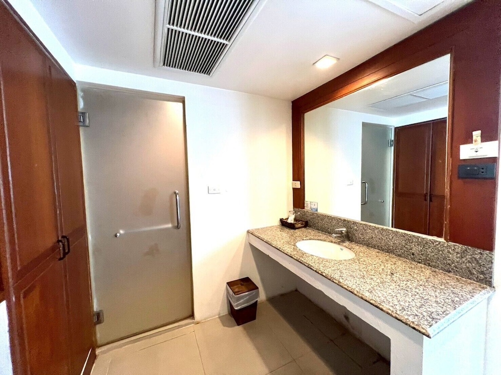 The Viridian Resort 60/62