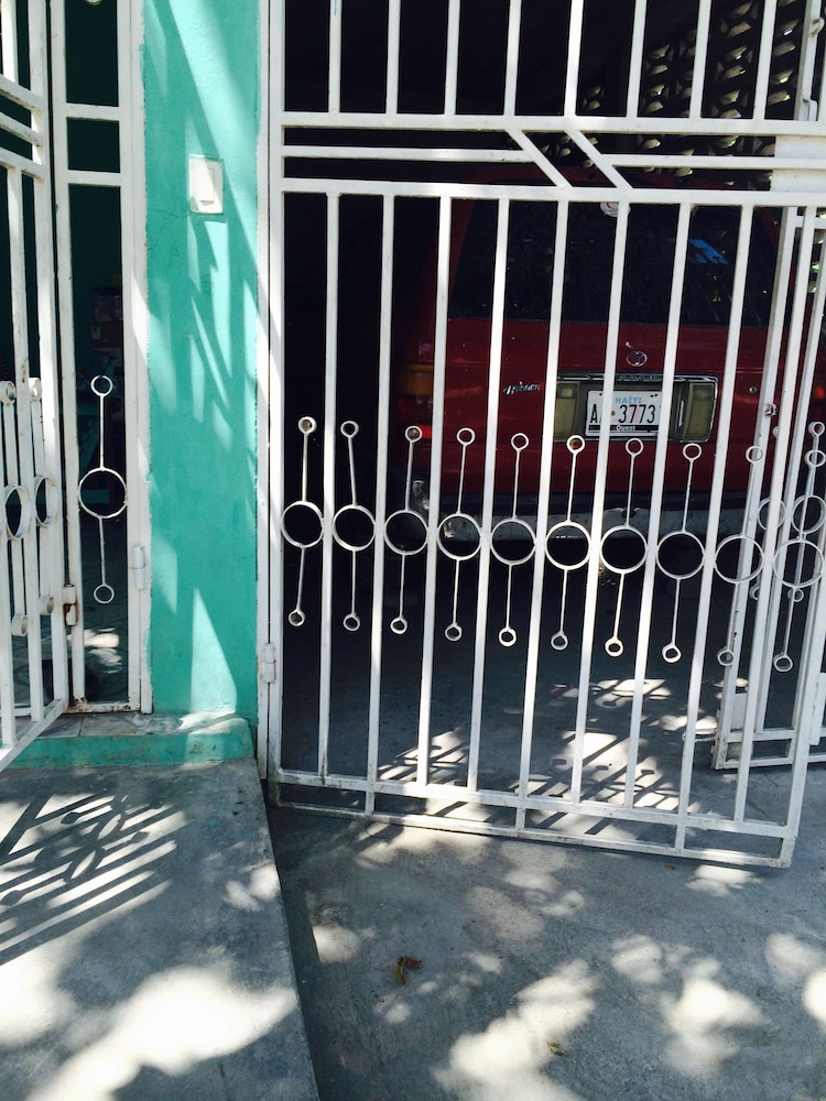 Pc Entreprises Guest House 33/50